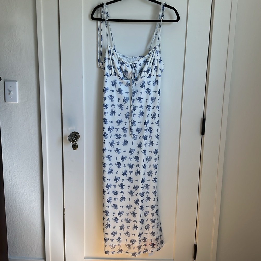 🕶️NWT Cider Blue Floral tie shoulder sleeveless stretch Midi Dress